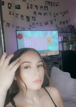 Tayler Hills!!! Hot play dildo in bedroom new vid-update