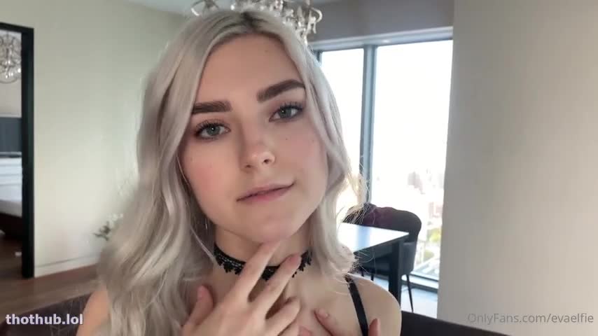 Eva Elfie – Sexy in lingerie