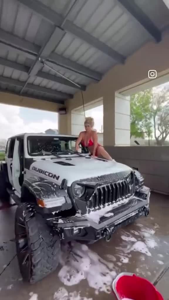 Sara Cheeky!! Sexy bikini with car