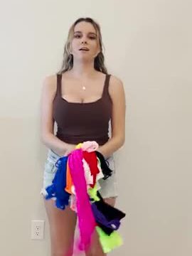 Yellz0 – Sexy in lingerie