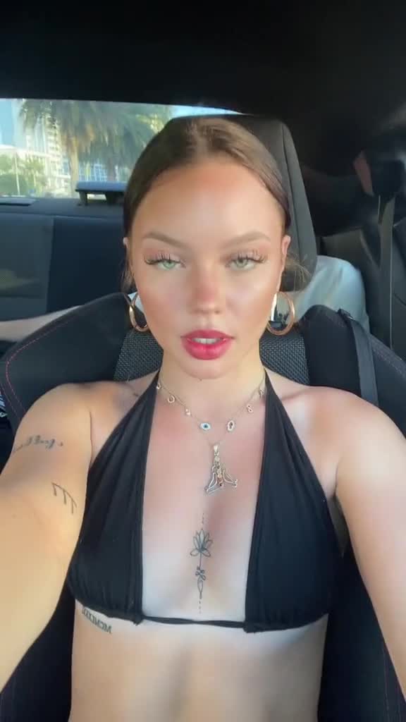 Fympeyton sexy with bikini in car