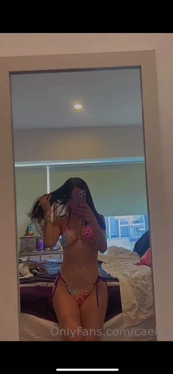 Caeli nude show erotic body…