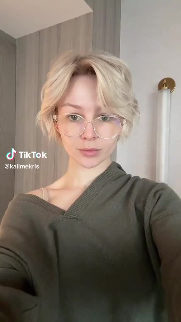 Kallmekris!! Sexy in bathroom…