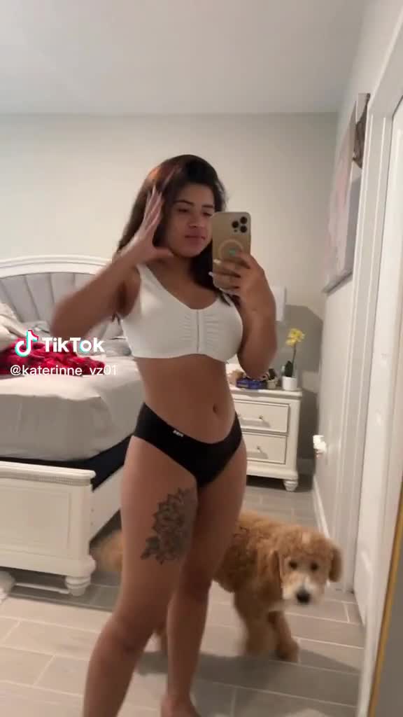 Katerinevz01 – Sexy in bedroom…