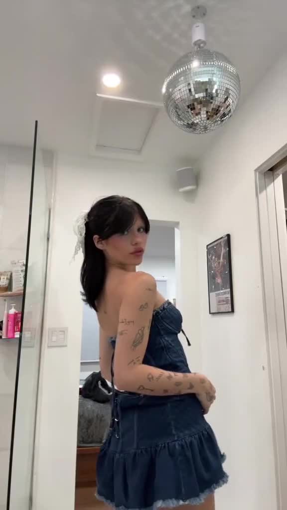Nessa Barrett!! Hot sexy babe…