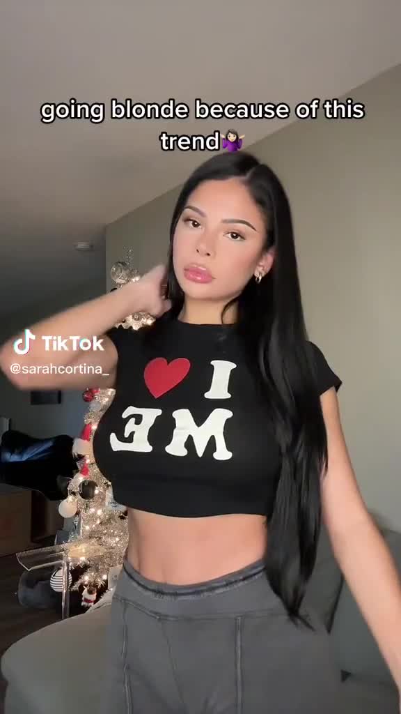 Sara Cortinez sexy babe
