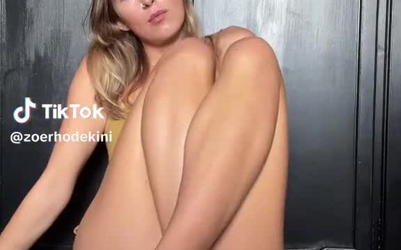 Zhoerhode – Sexy on bed…