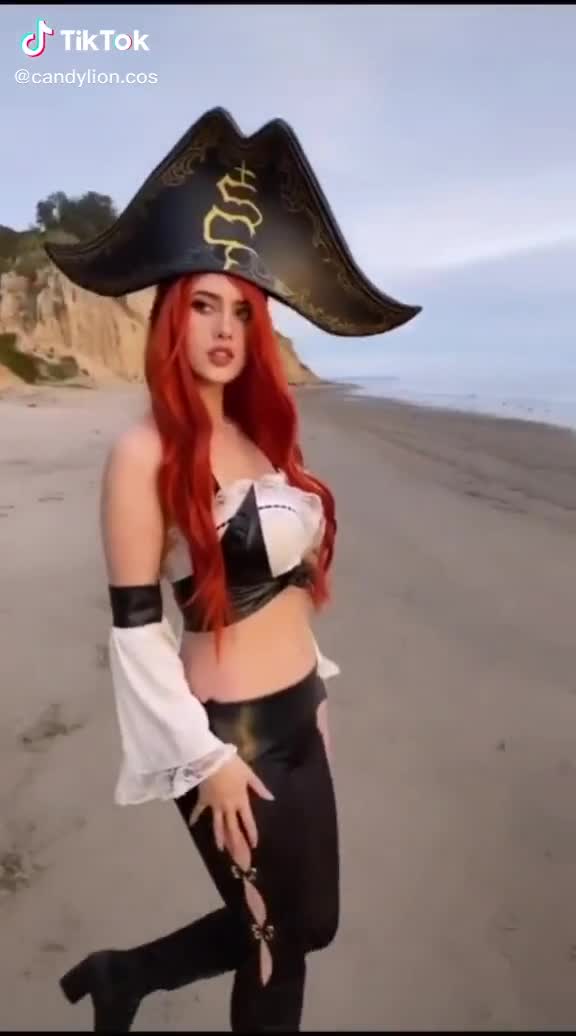 Candylion cosplay slutty pirates