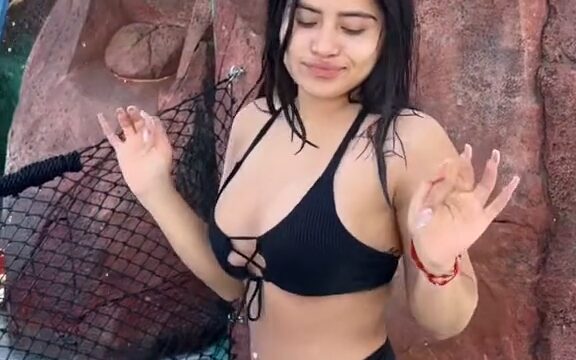 Katerinevz01 – Sexy in pool
