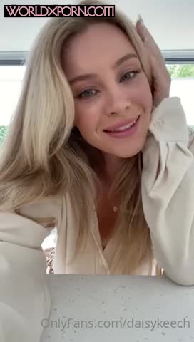 Daisy Keech – Nude show in bedroom!!!