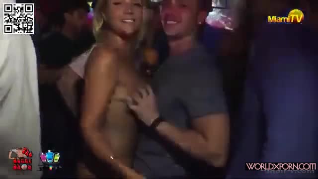 Jenny Scordamaglia naked kissing in club!!! So hot