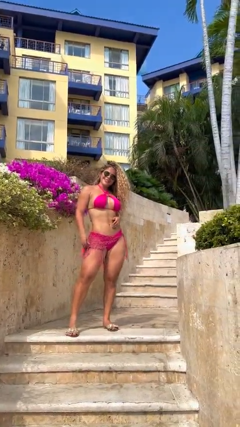 Karmen Mestre – Sexy with erotic body