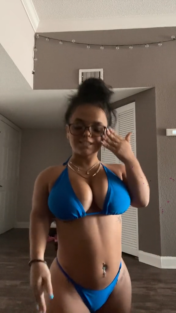 Megbanks – Sexy with erotic body