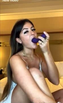 taraswrld play dildo on bed!!! New Video Sextape Onlyfans Leak