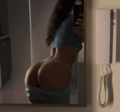 Melimtx show big ass in bedroom!!! So hot