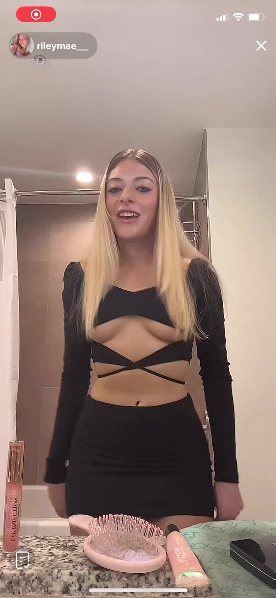 Riley Mae Lewis – Sexy with erotic body!!! New Onlyfans video leaked so hot
