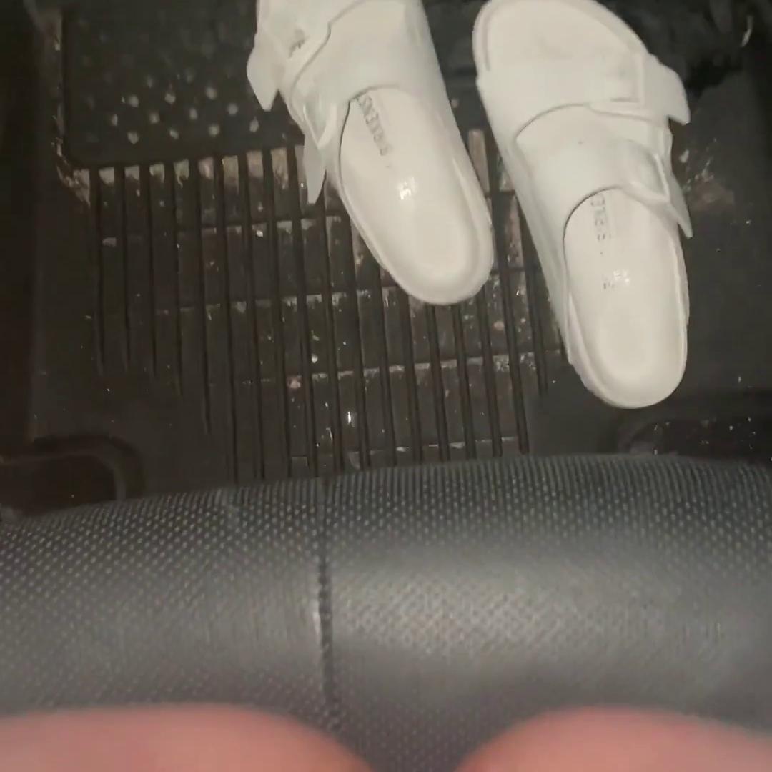 STPeach Rubbing Pussy In Car Fansly Video Leaked