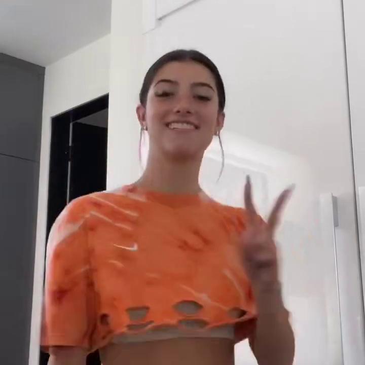 Charli D’Amelio Sexy Sports Bra Dance Video Leaked