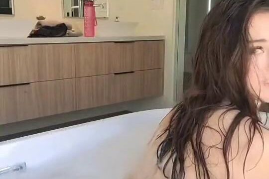 Indiefoxx Nude Boob Squeeze BathTub Fansly Video