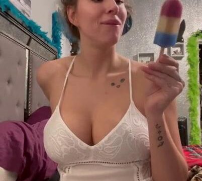 Ashtyn Sommer Sucking a POPSICLE Onlyfans Video Leaked